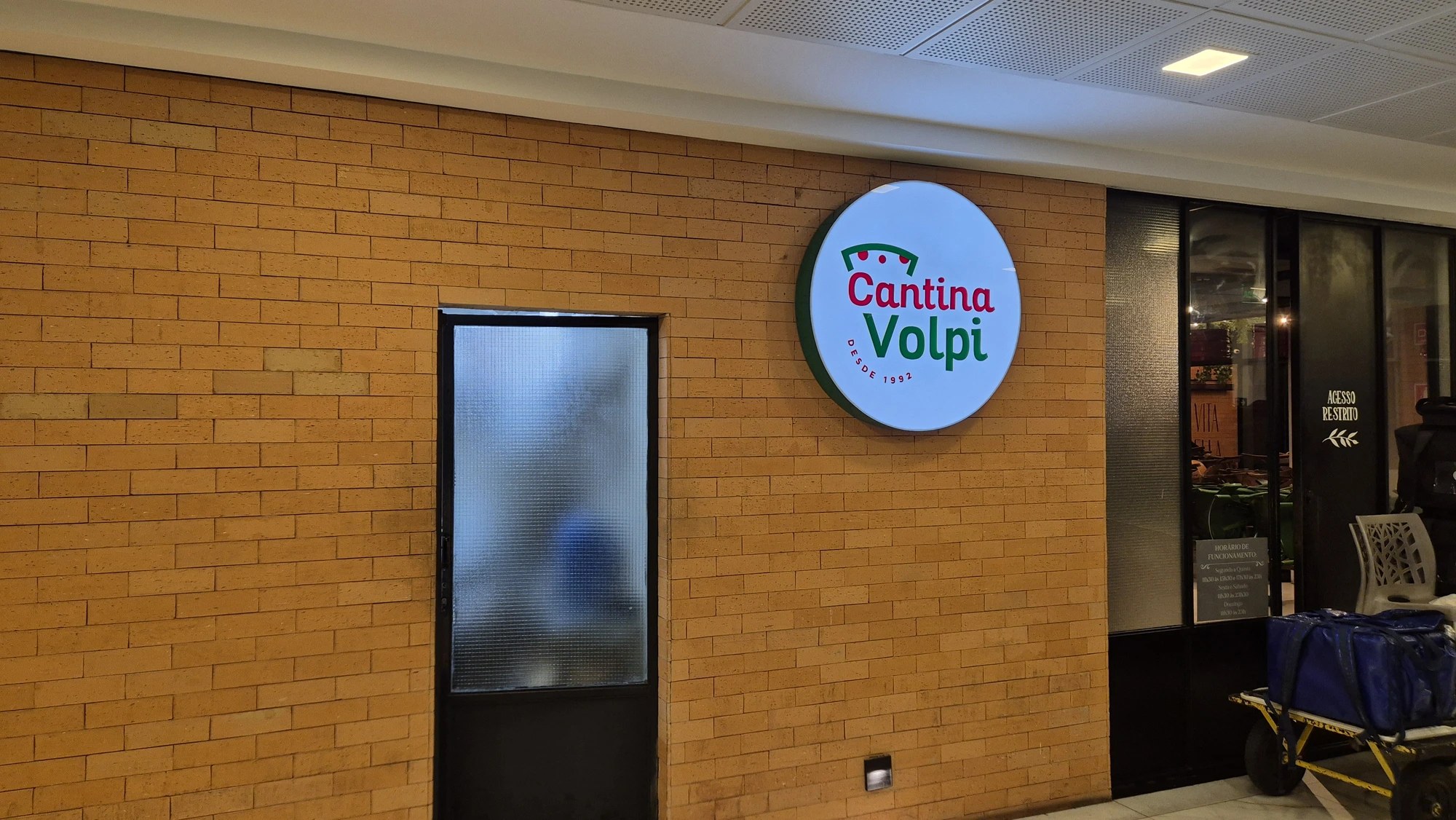 Placa Luminosa — Cantina Volpi